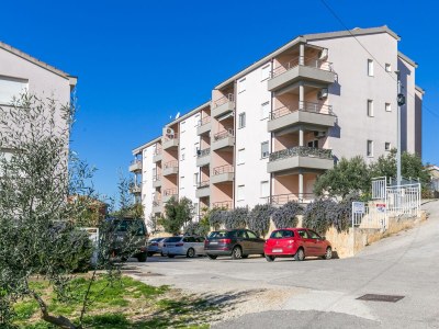 Apartment Two bedroom apartment with terrace and sea view Trogir A-23910-a in Trogir - Apartment