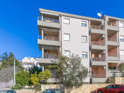 Apartment Two bedroom apartment with terrace and sea view Trogir A-23910-a - Outdoor photo 2