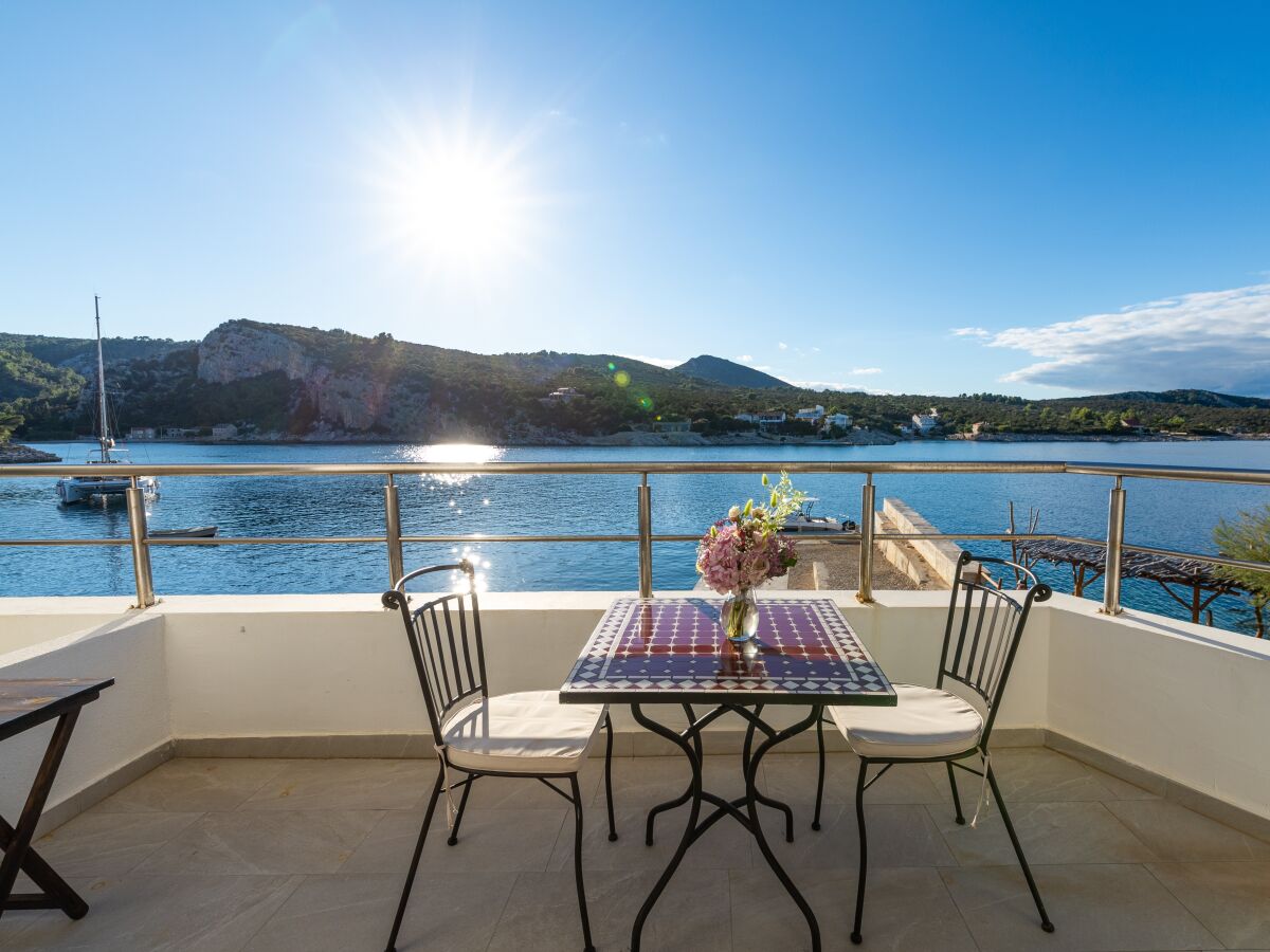 Holiday room near beach Cove Pokrivenik, Hvar S-2069-g