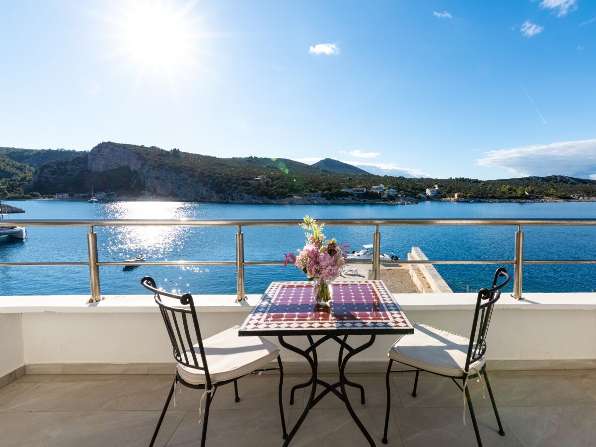 Holiday room near beach Cove Pokrivenik, Hvar S-2069-h