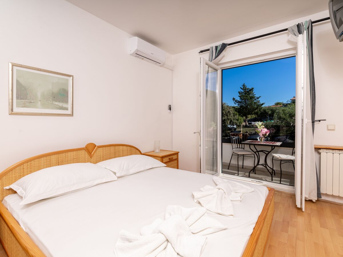 Holiday room near beach Cove Pokrivenik, Hvar S-2069-m