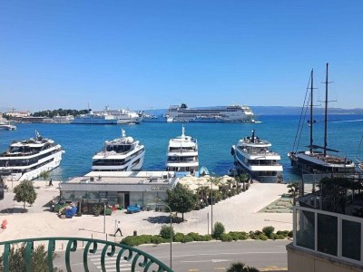 Apartment Two bedroom apartment with balcony and sea view Split A-23443-a - Outdoor photo 23