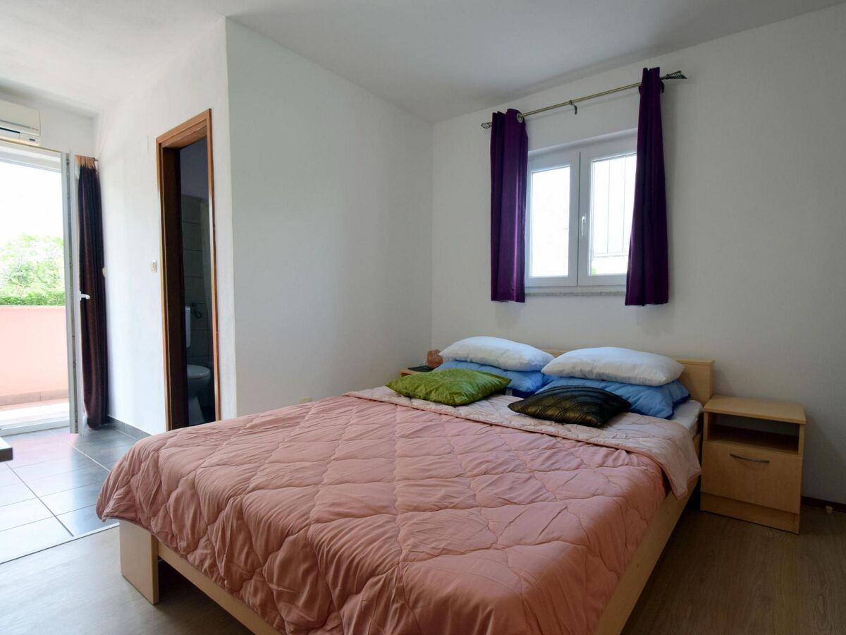 Holiday room with balcony Rasopasno, Krk S-21325-a