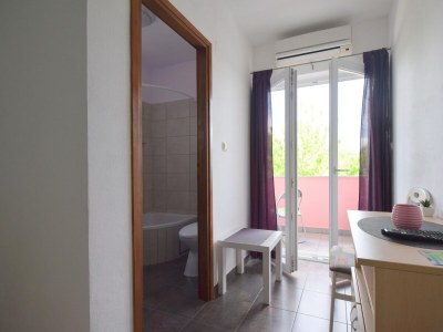 Holiday room with balcony Rasopasno, Krk S-21325-f - Outdoor photo 9