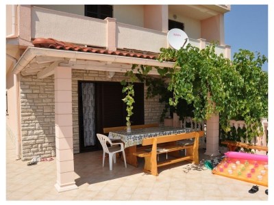 Apartment Three bedroom apartment with terrace and sea view Lopar, Rab A-23747-a - Outdoor photo 14