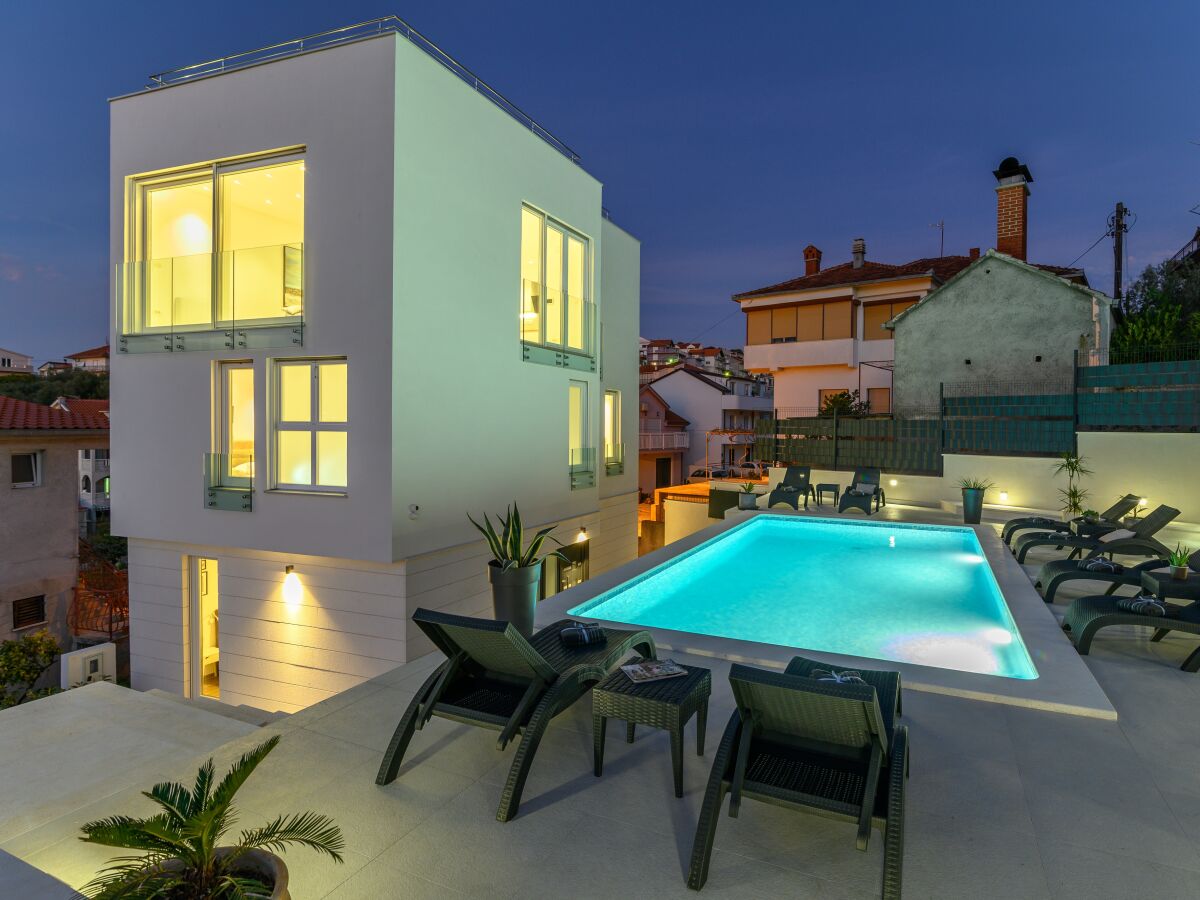 Villa Four-bedroom house with terrace and sea view Trogir K-17256