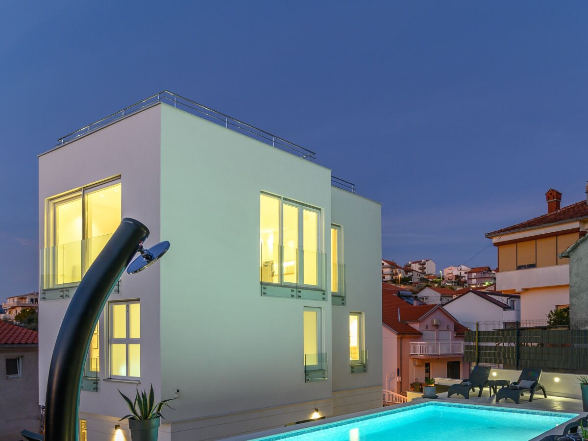 Villa Four-bedroom house with terrace and sea view Trogir K-17256 - Outdoor photo 2