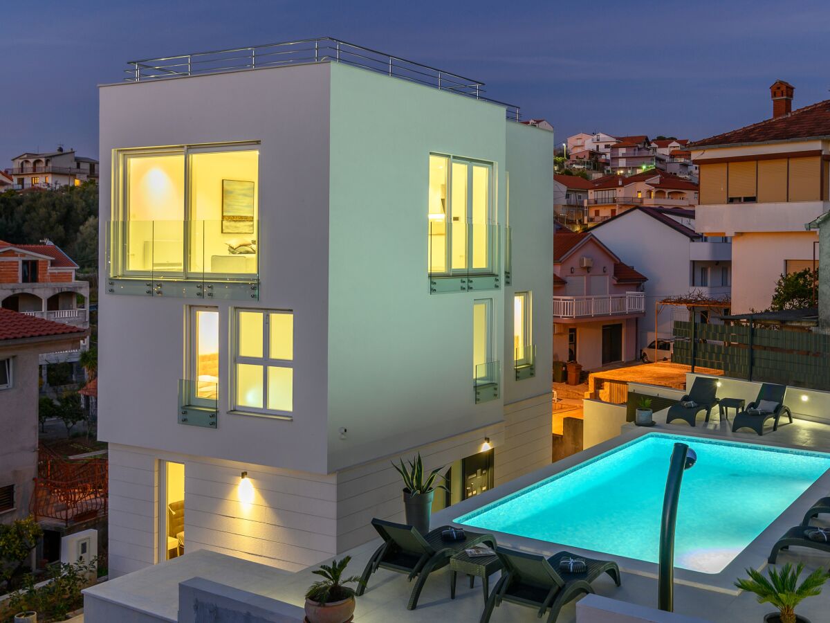 Villa Four-bedroom house with terrace and sea view Trogir K-17256 - Outdoor photo 4