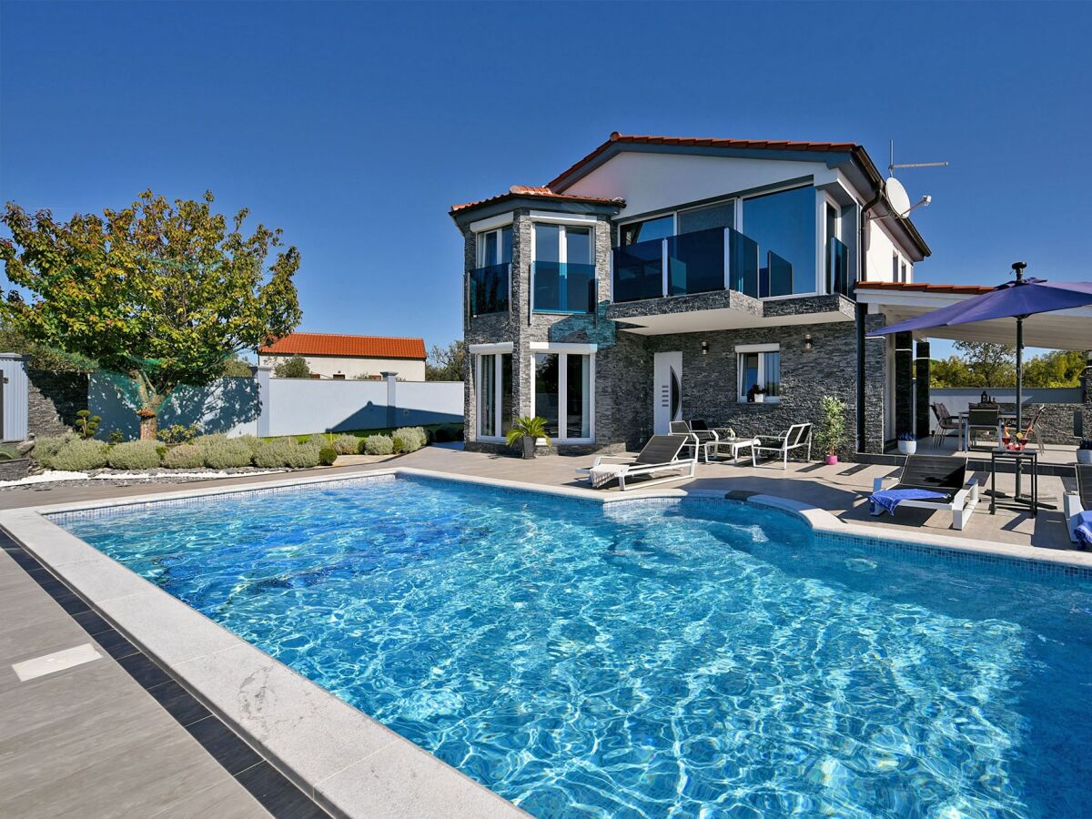 Holiday house Four-bedroom house with terrace Fažana K-19597 - Outdoor photo 2