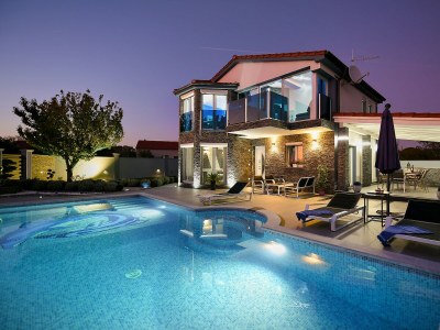 Holiday house Four-bedroom house with terrace Fažana K-19597 - Outdoor photo 3