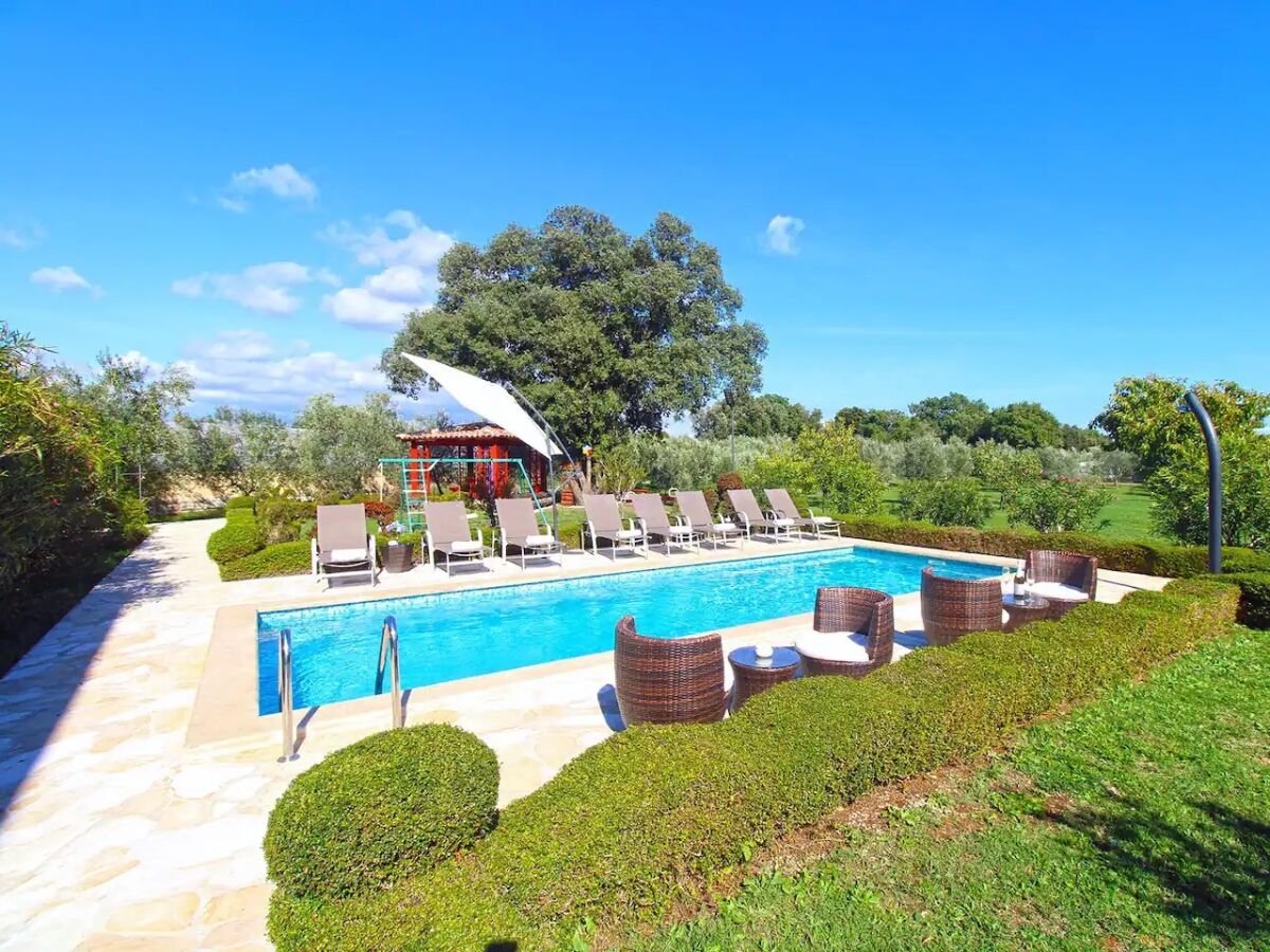 Holiday house Comfortable and spacious house with terrace Šišan, Medulin K-20775 - Outdoor photo 3