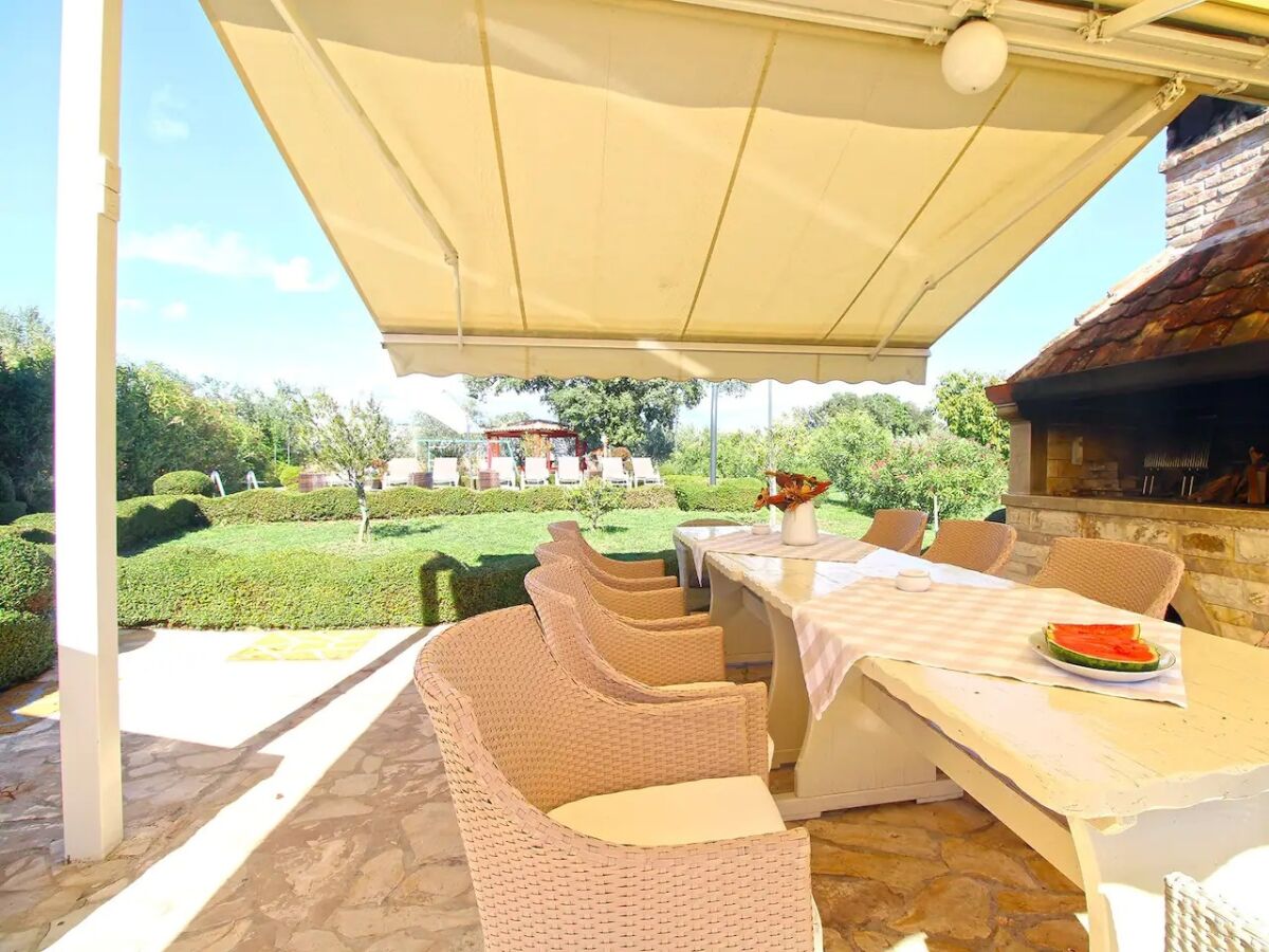 Holiday house Comfortable and spacious house with terrace Šišan, Medulin K-20775 - Outdoor photo 5