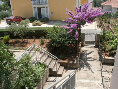 Apartment Three bedroom apartment with terrace Vrboska, Hvar A-4634-a - Outdoor photo 2