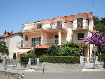 Apartment Three bedroom apartment with terrace Vrboska, Hvar A-4634-a - Outdoor photo 25