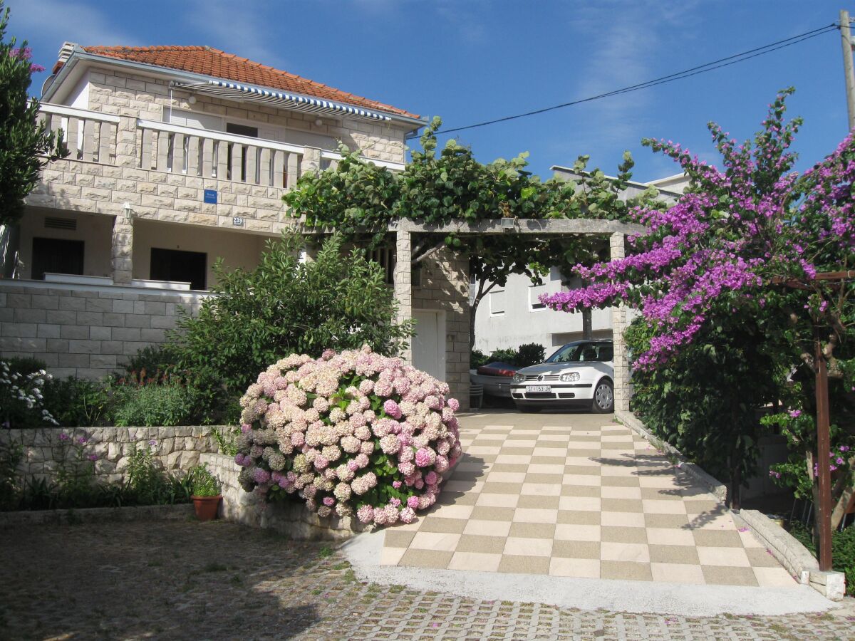 Apartment Two bedroom apartment with terrace and sea view Slatine, Čiovo A-17456-a - Outdoor photo 2
