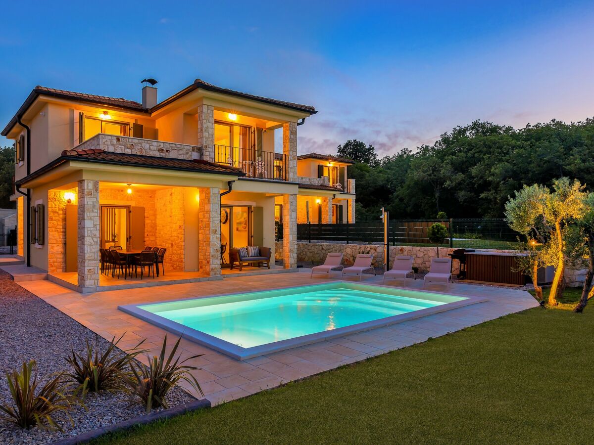 Villa Villa Pinaza B with heated pool, sauna, and whirlpool in Vrbnik