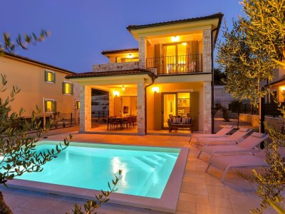 Villa Villa Pinaza B with heated pool, sauna, and whirlpool in Vrbnik - Outdoor photo 4