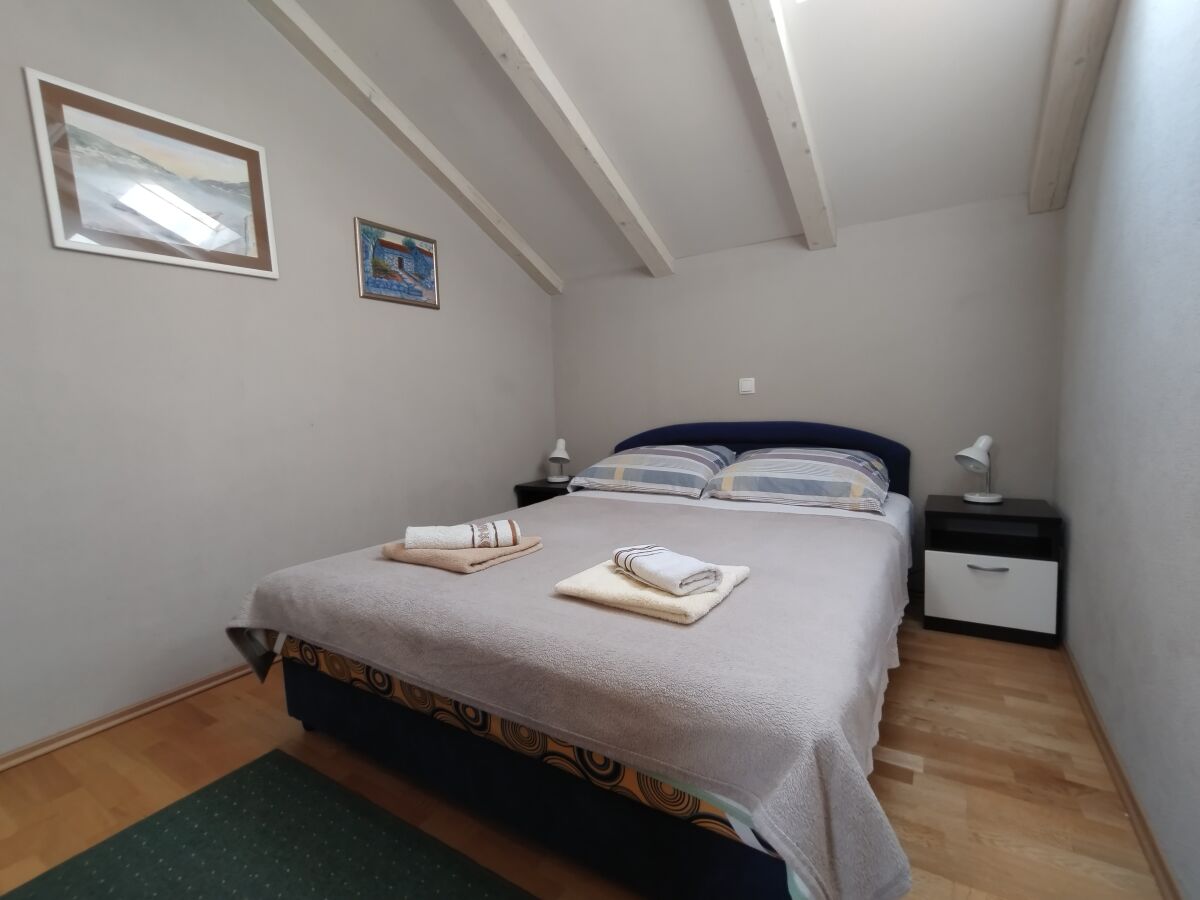 Apartment One bedroom apartment with terrace and sea view Vinišće, Trogir A-11003-a