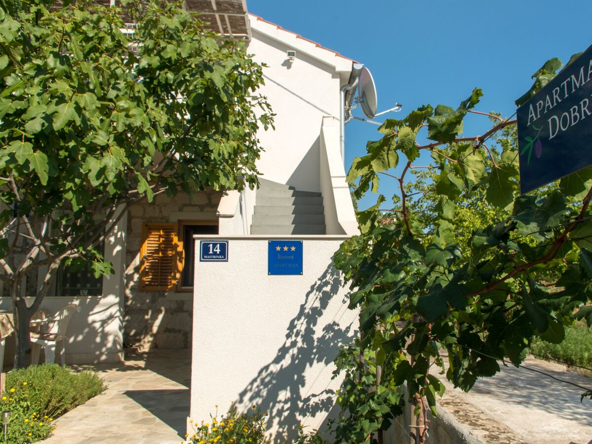 Apartment One bedroom apartment with terrace and sea view Vinišće, Trogir A-11003-a - Outdoor photo 5