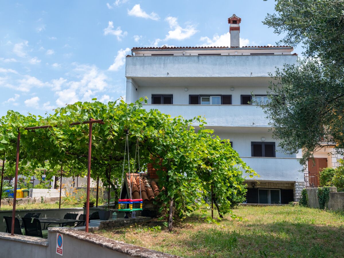 Apartment One bedroom apartment with balcony Rovinjsko Selo, Rovinj A-24651-a