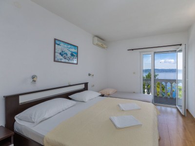 Apartment Two bedroom apartment with balcony and sea view Brela, Makarska A-24416-a in Brela - Apartment