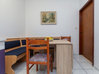 Apartment Two bedroom apartment with balcony and sea view Brela, Makarska A-24416-a - Outdoor photo 18