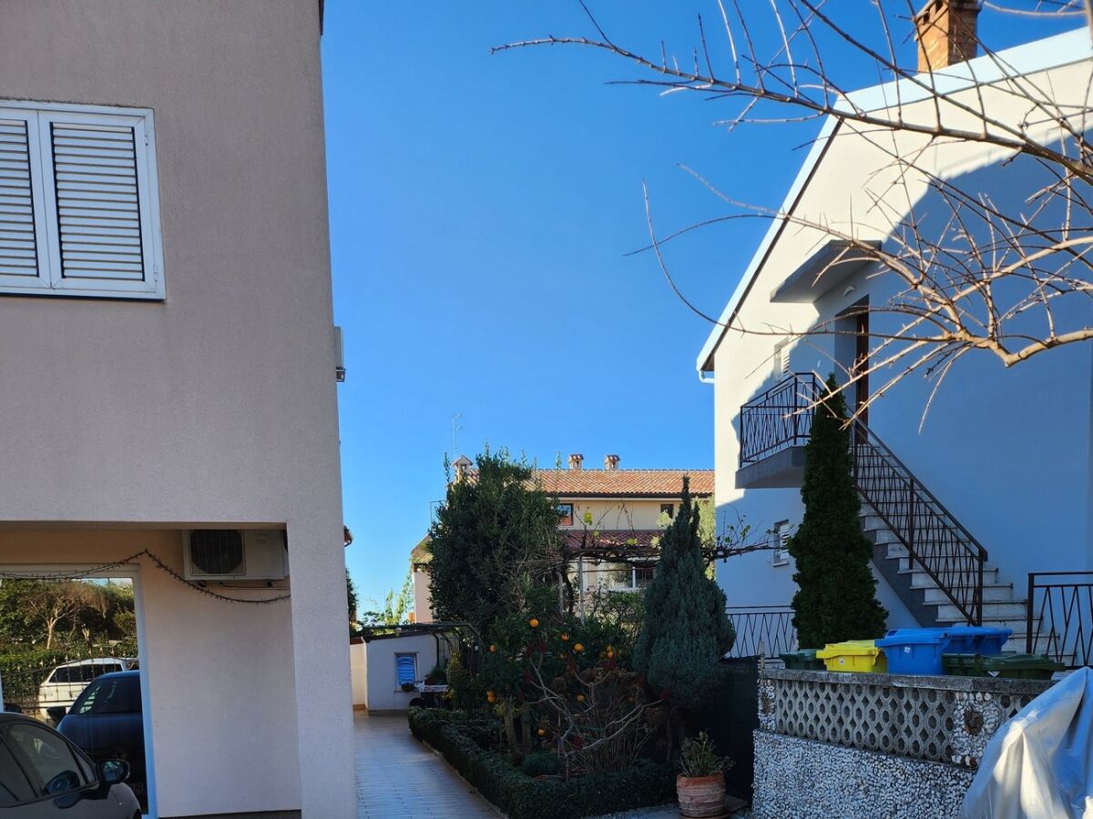 Apartment Two bedroom apartment with terrace Poreč A-22124-a - Outdoor photo 5