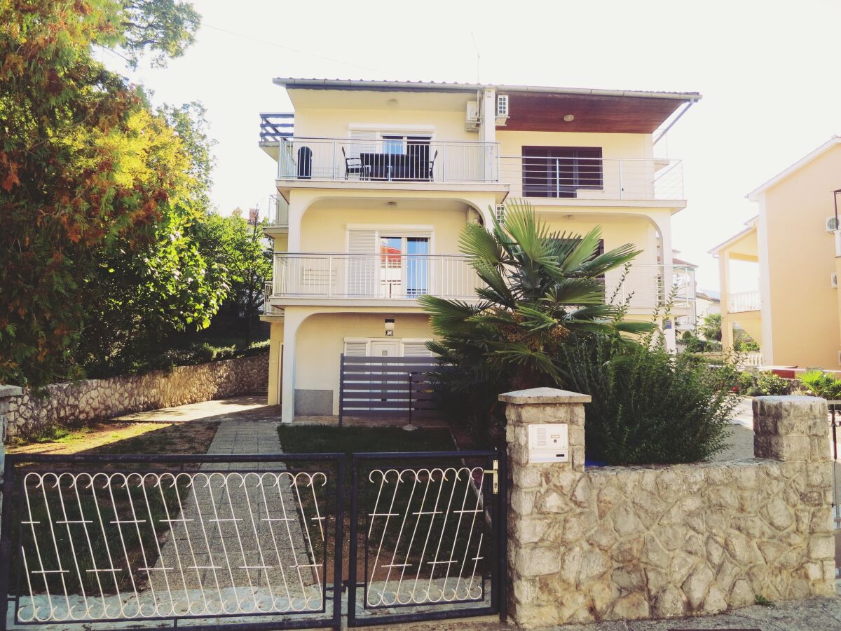 Apartment One bedroom apartment with balcony Malinska, Krk A-19268-a