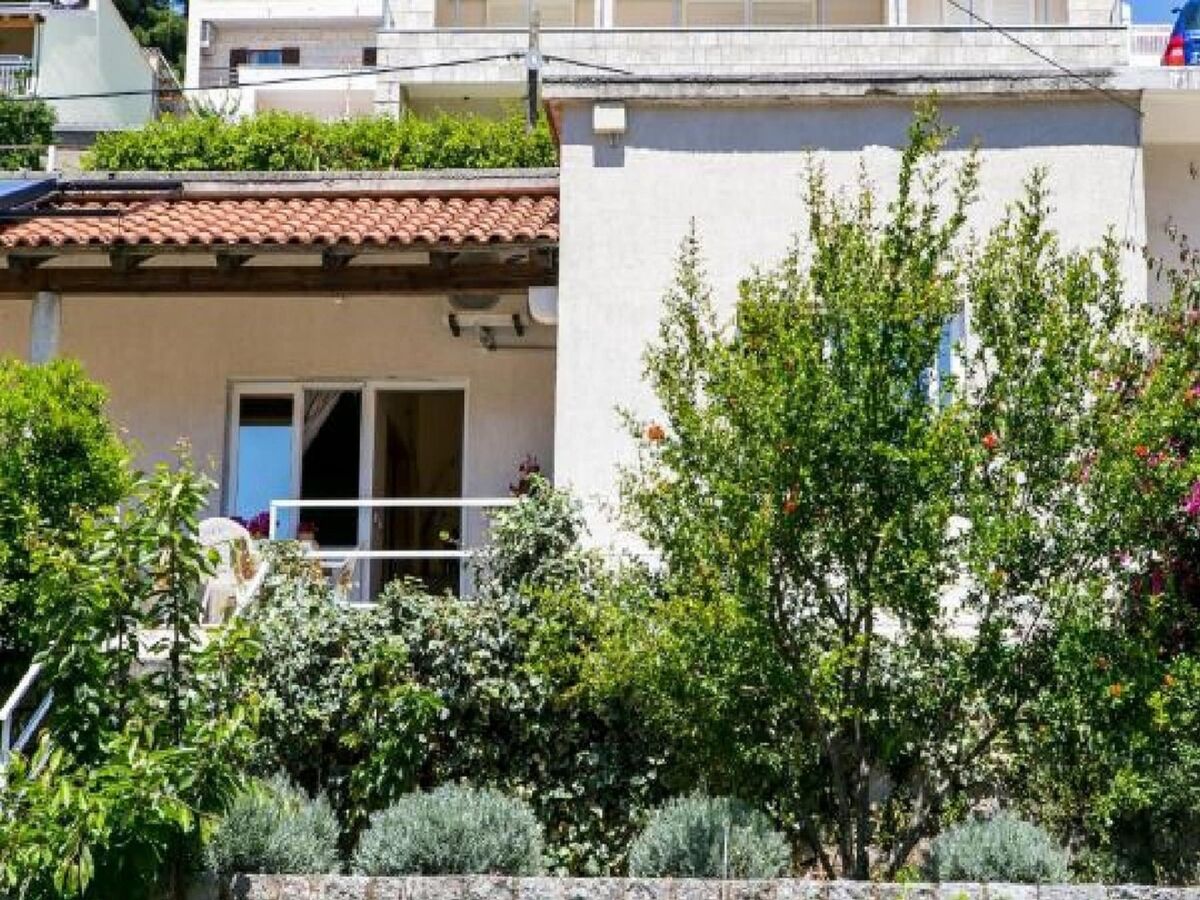 Apartment Apartments Elelu - Two-Bedroom Apartment with Terrace