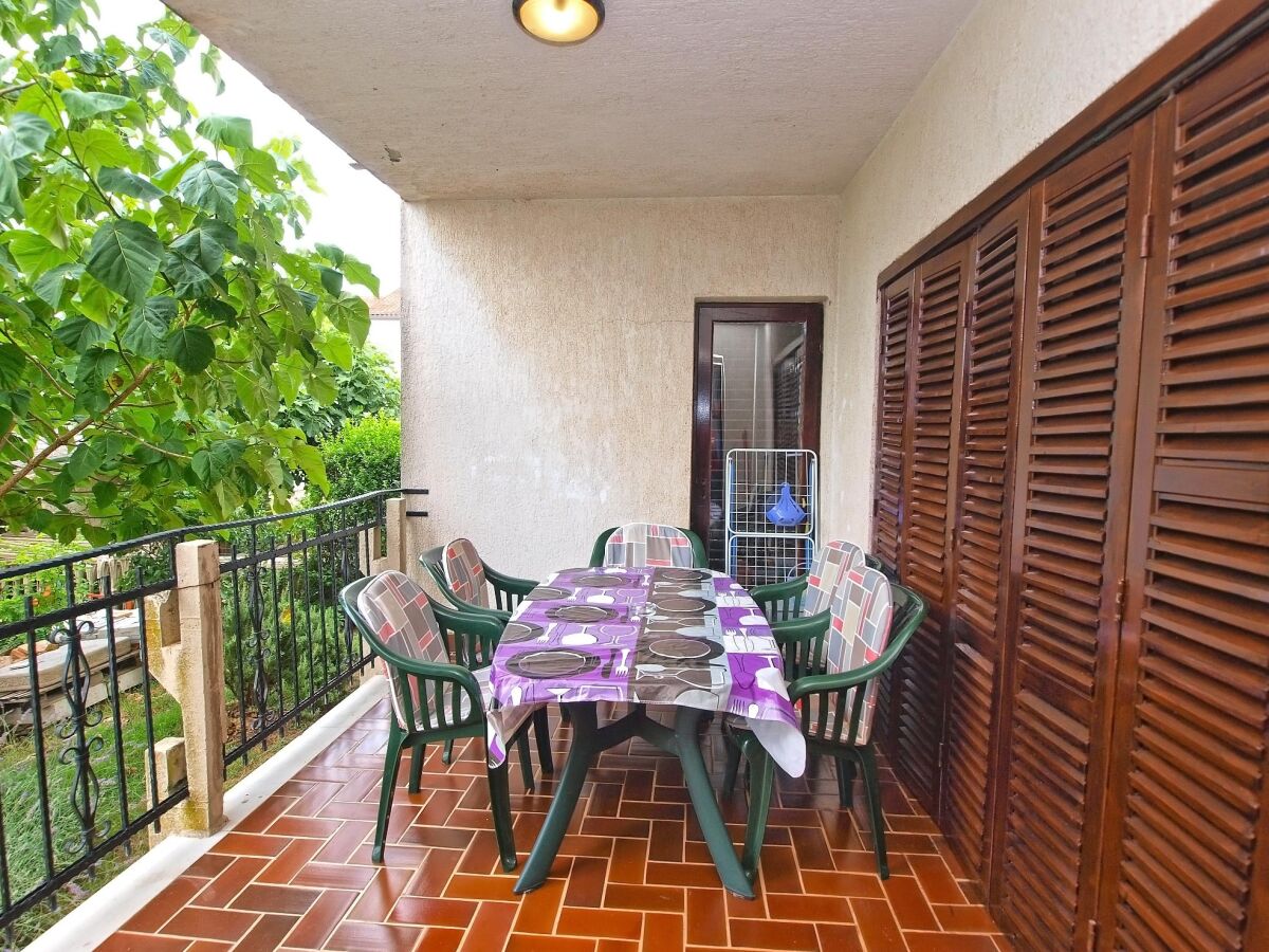 Apartment Two bedroom apartment with terrace Valbandon, Fažana A-19685-a