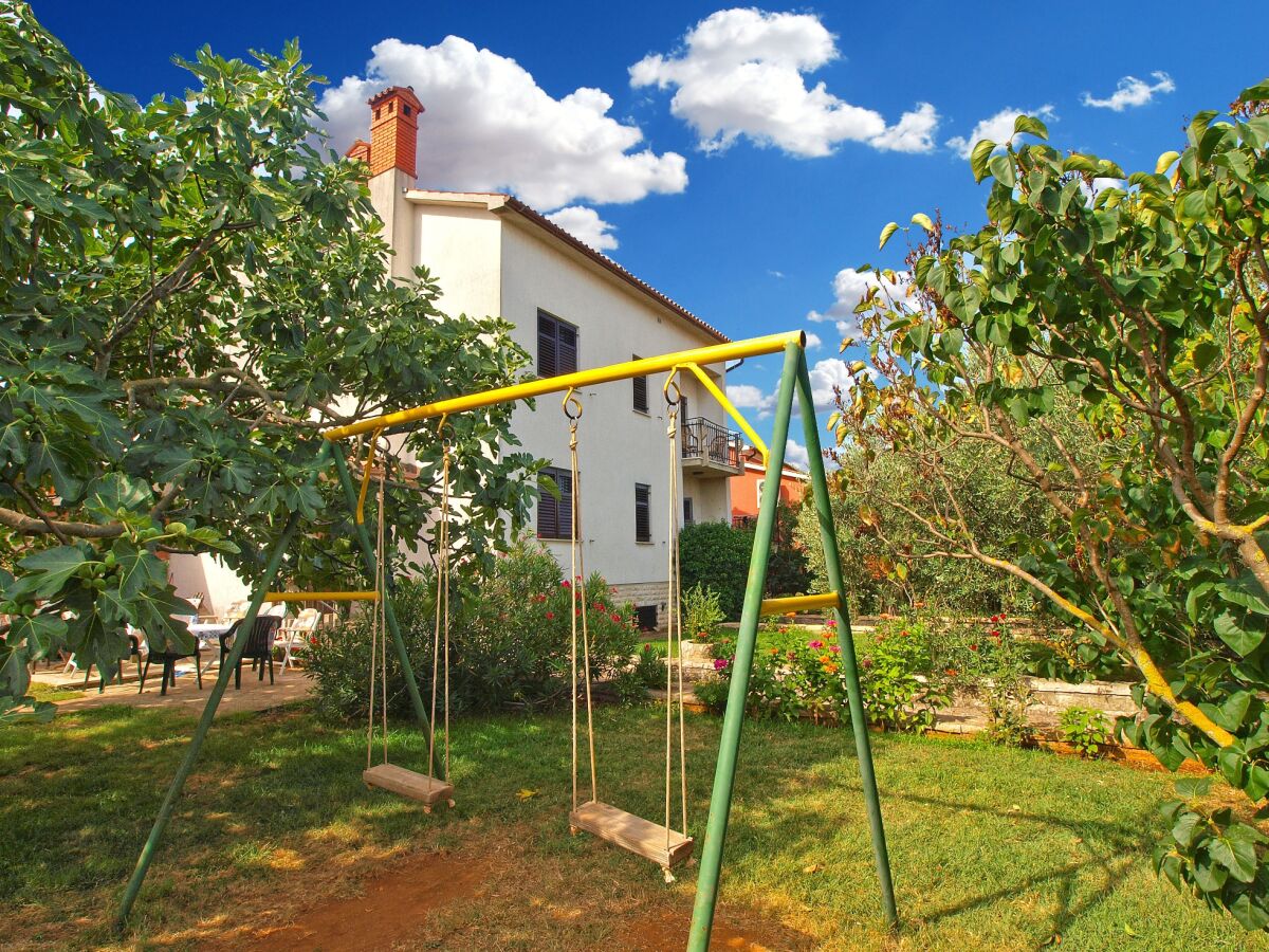 Apartment Two bedroom apartment with terrace Valbandon, Fažana A-19685-a - Outdoor photo 4