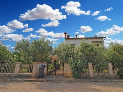 Apartment Two bedroom apartment with terrace Valbandon, Fažana A-19685-a - Outdoor photo 3