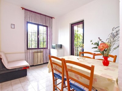 Apartment Two bedroom apartment with terrace Valbandon, Fažana A-19685-a - Outdoor photo 7