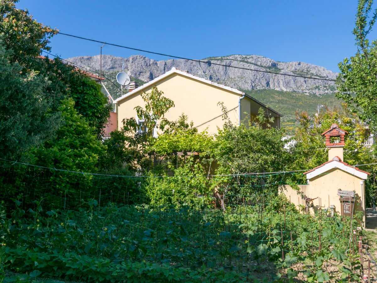 Apartment Two bedroom apartment with balcony Žrnovnica, Split A-24236-a - Outdoor photo 2