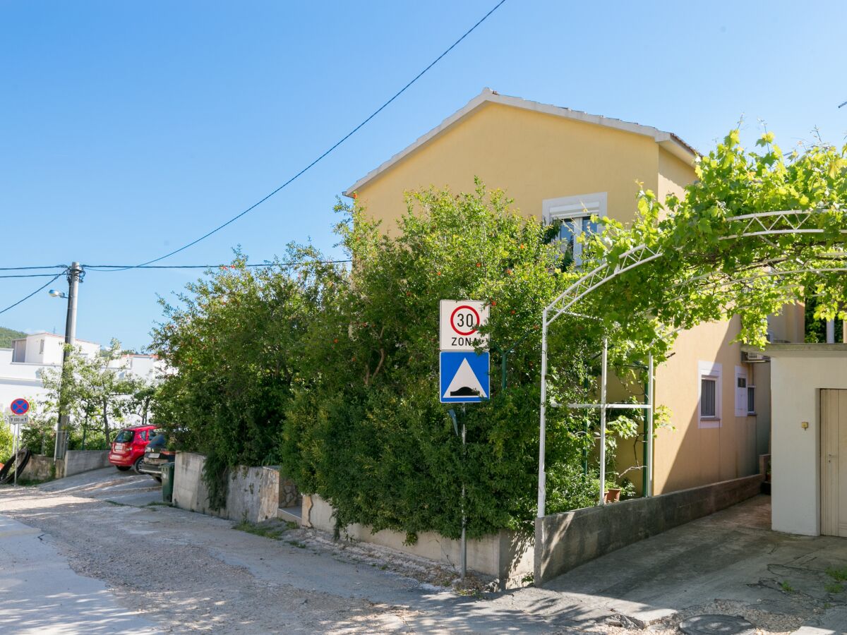 Apartment Two bedroom apartment with balcony Žrnovnica, Split A-24236-a - Outdoor photo 3