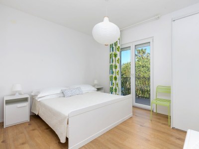 Apartment Two bedroom apartment with balcony Žrnovnica, Split A-24236-a - Outdoor photo 18