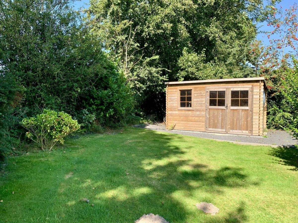 Holiday house Sonniger Garten-Retreat-Bungalow