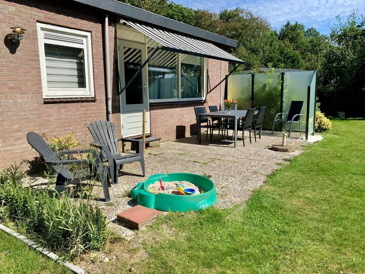 Holiday house Sonniger Garten-Retreat-Bungalow - Outdoor photo 4