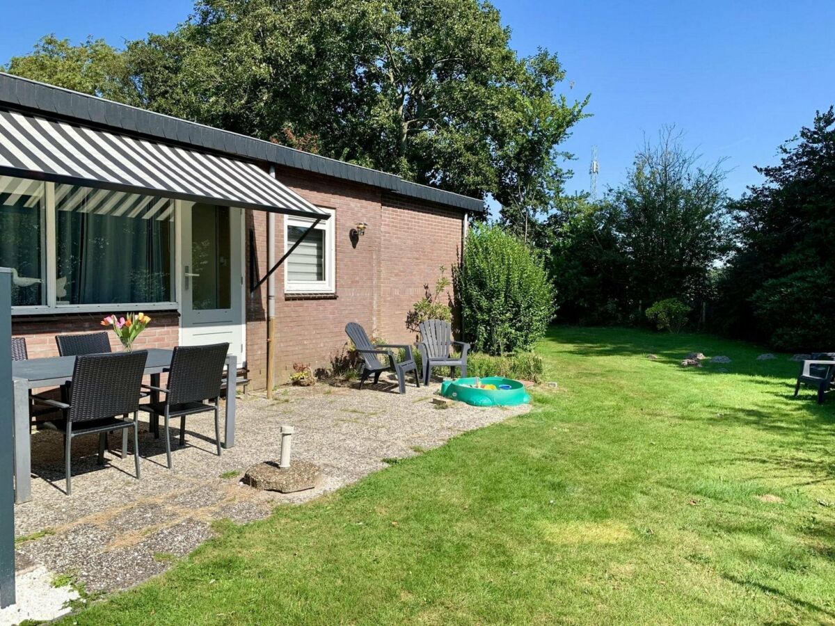 Holiday house Sonniger Garten-Retreat-Bungalow - Outdoor photo 5