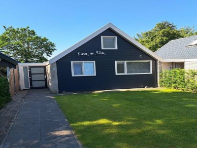 Holiday house Modern & cozy holiday home near beach in Sint Maartenszee - Holiday house