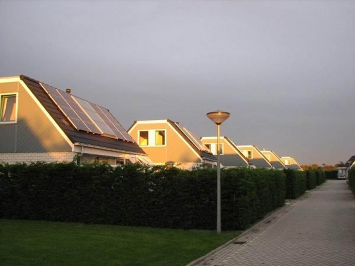 Holiday house Comfortable bungalow for 6 people - Outdoor photo 2