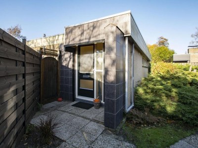 Holiday house Furnished bungalow with garden - Outdoor photo 5