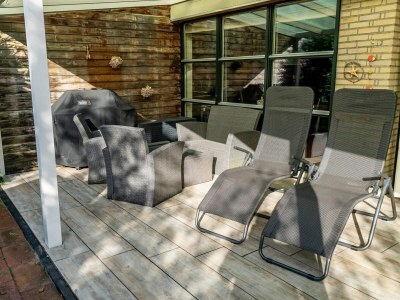 Holiday house Furnished bungalow with garden - Outdoor photo 9