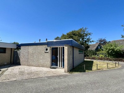 Holiday house Schöner Steinbungalow mit eingezäuntem Garten in Sint Maartenszee - Holiday house