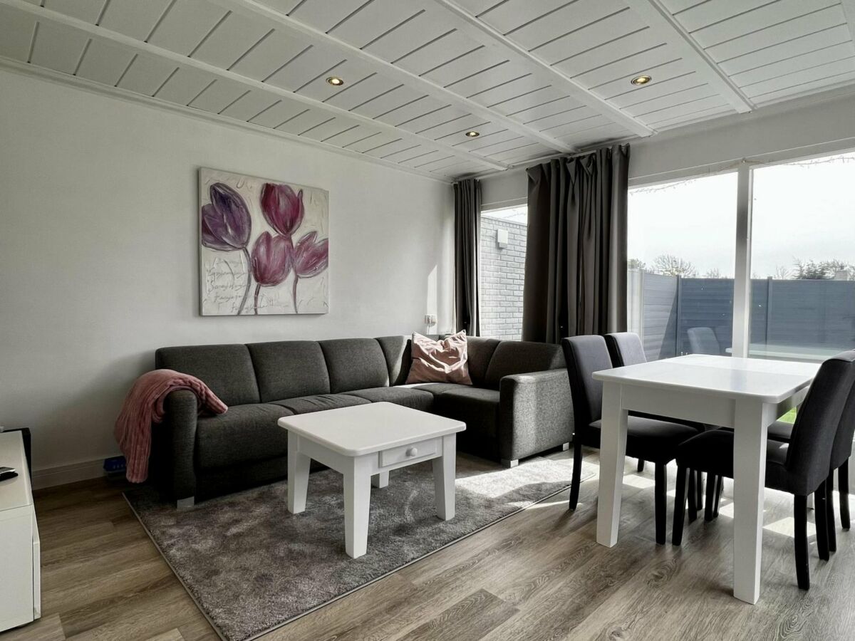 Holiday house Beautiful bungalow in North Holland