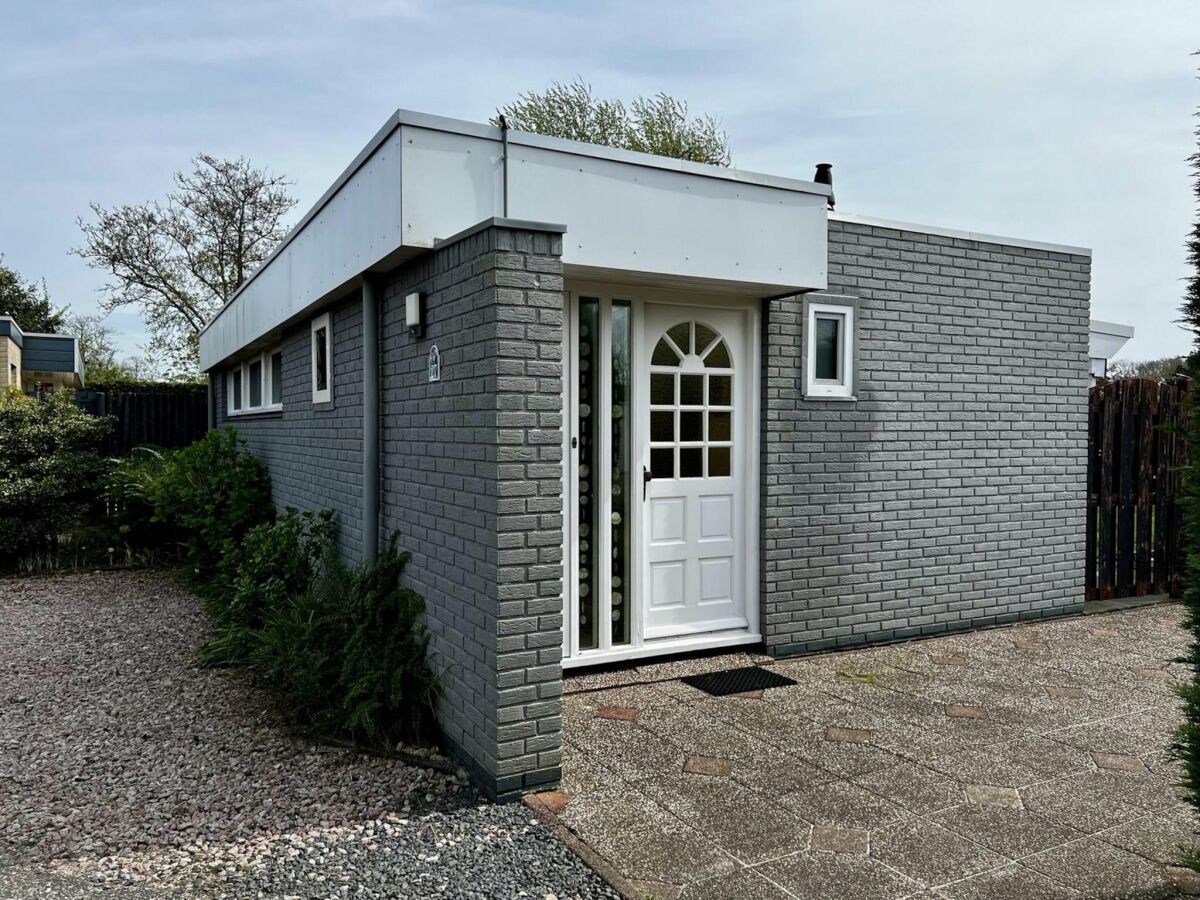Holiday house Beautiful bungalow in North Holland - Outdoor photo 2