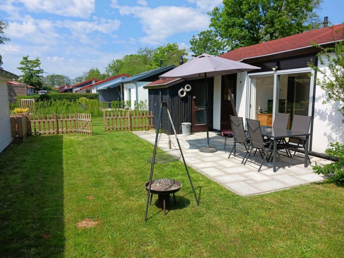 Holiday house Komfortabler Ferienbungalow für 4 Personen - Outdoor photo 3