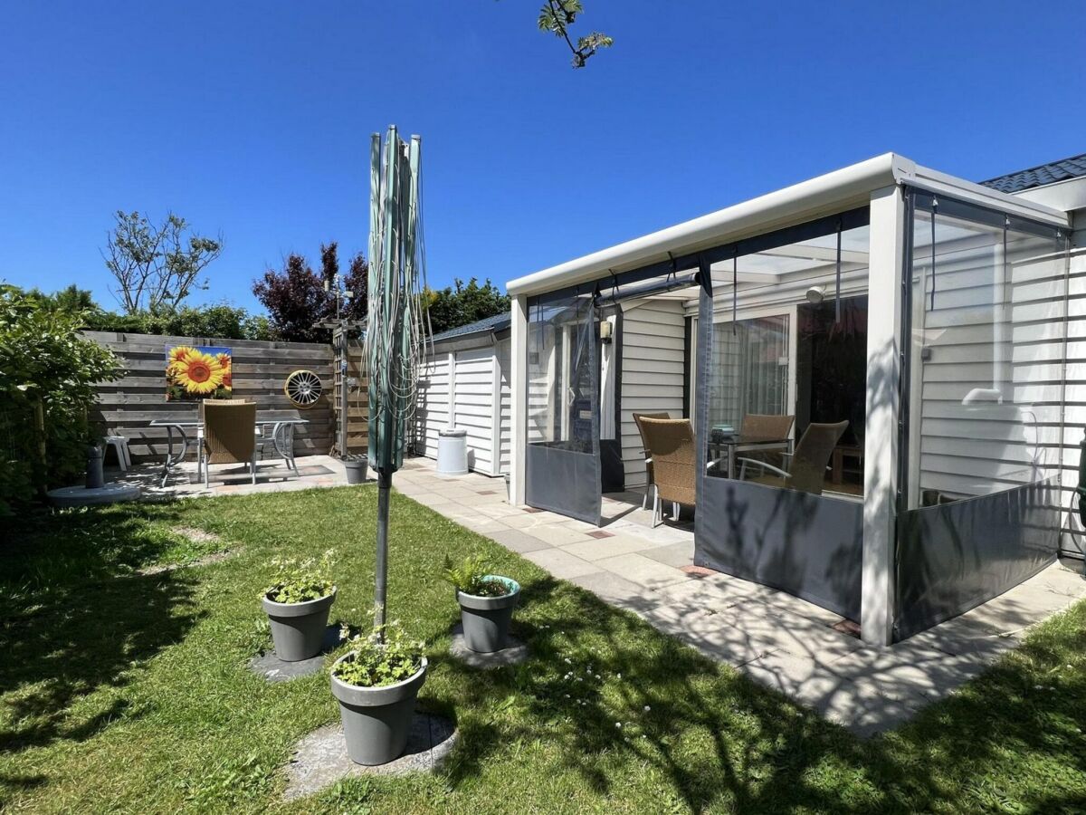 Holiday house Gepflegter Ferienbungalow für 4 Personen, 2 Schlafzimmer, WLAN, Haustier willkommen! - Outdoor photo 3