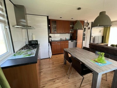 Holiday house Gepflegter Ferienbungalow für 4 Personen, 2 Schlafzimmer, WLAN, Haustier willkommen! - Outdoor photo 2