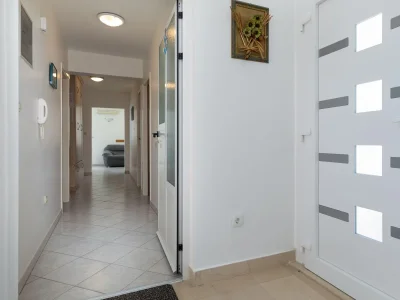 Apartment Three bedroom apartment with balcony and sea view Mimice, Omiš A-2805-a in Mimice - Apartment